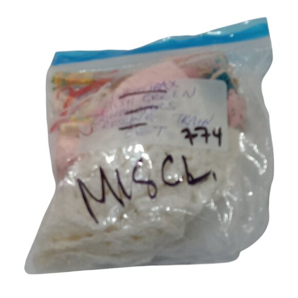 Vintage Barbie Clothing 46 Pieces - Dresses, Shorts, Leggings, Pants, Hangers - Picture 8 of 10